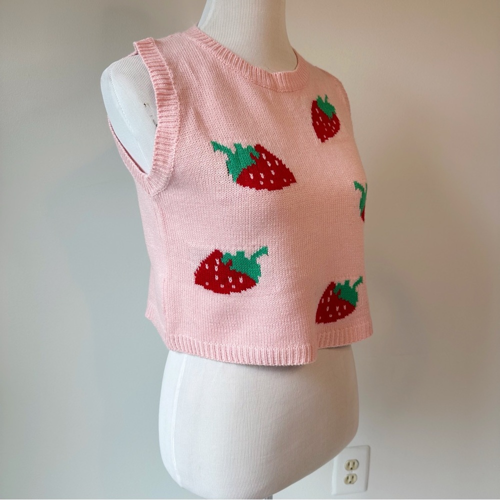 Vintage Pink Strawberry Knit Cropped Sweater Vest, size Small - Picture 5 of 16